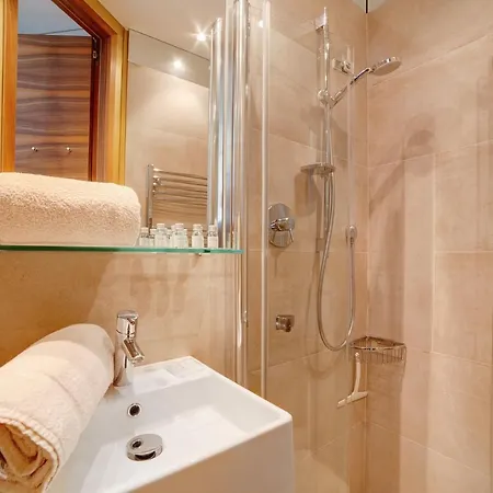 Alvarium Eins Apartment *